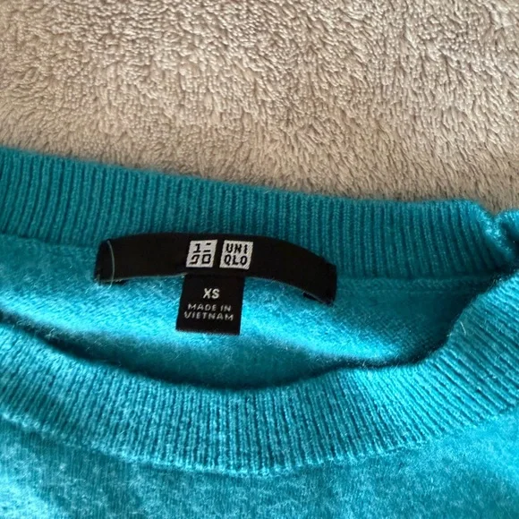 Uniqlo WoMen's Vibrant Blue Crewneck Sweater - Picture 8 of 9